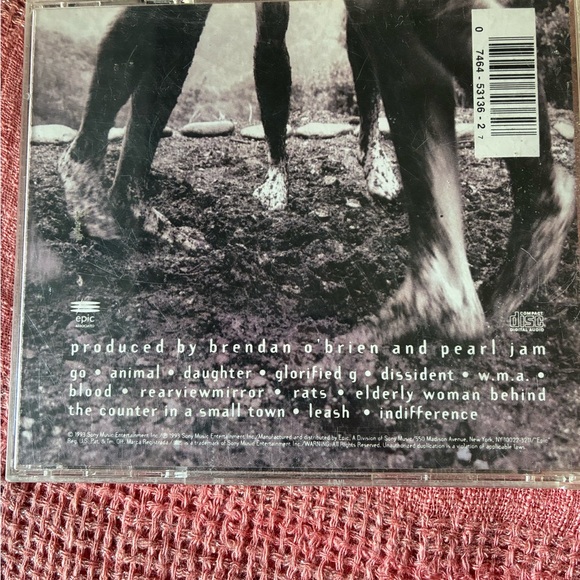 Pearl Jam “Vs” CD - Picture 3 of 3